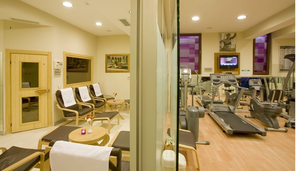 Glk Premier Regency Suites And Spa 46/74