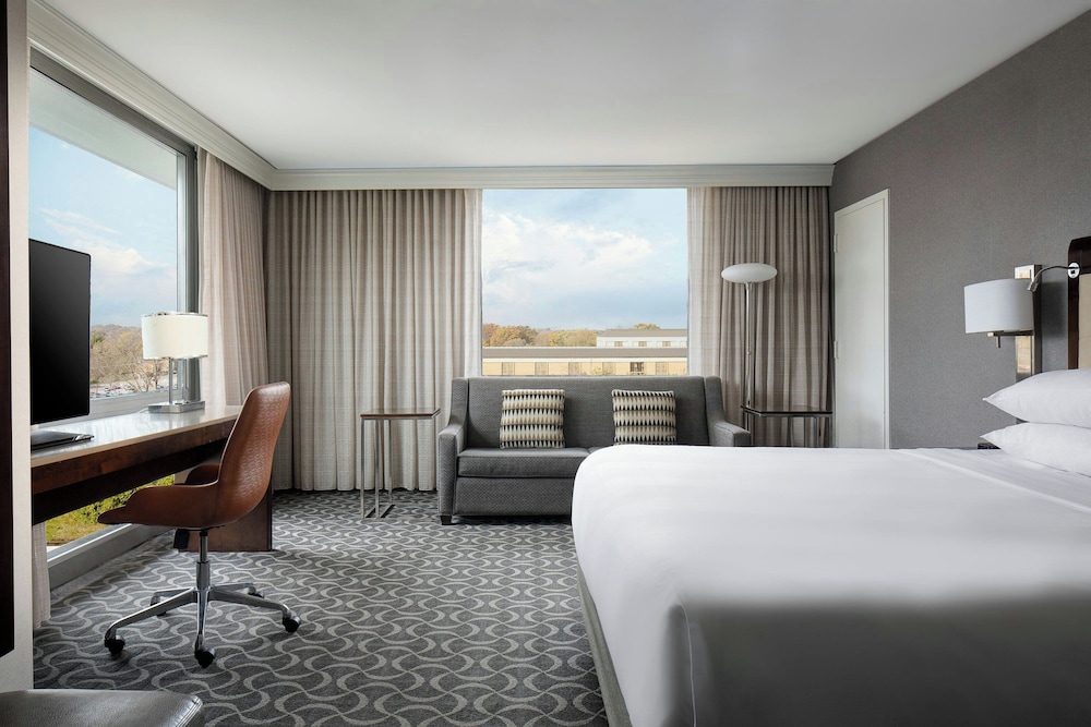 Tower, Executive, King Bed, Sofa, Accessible، Marriott St. Louis Airport 4/9