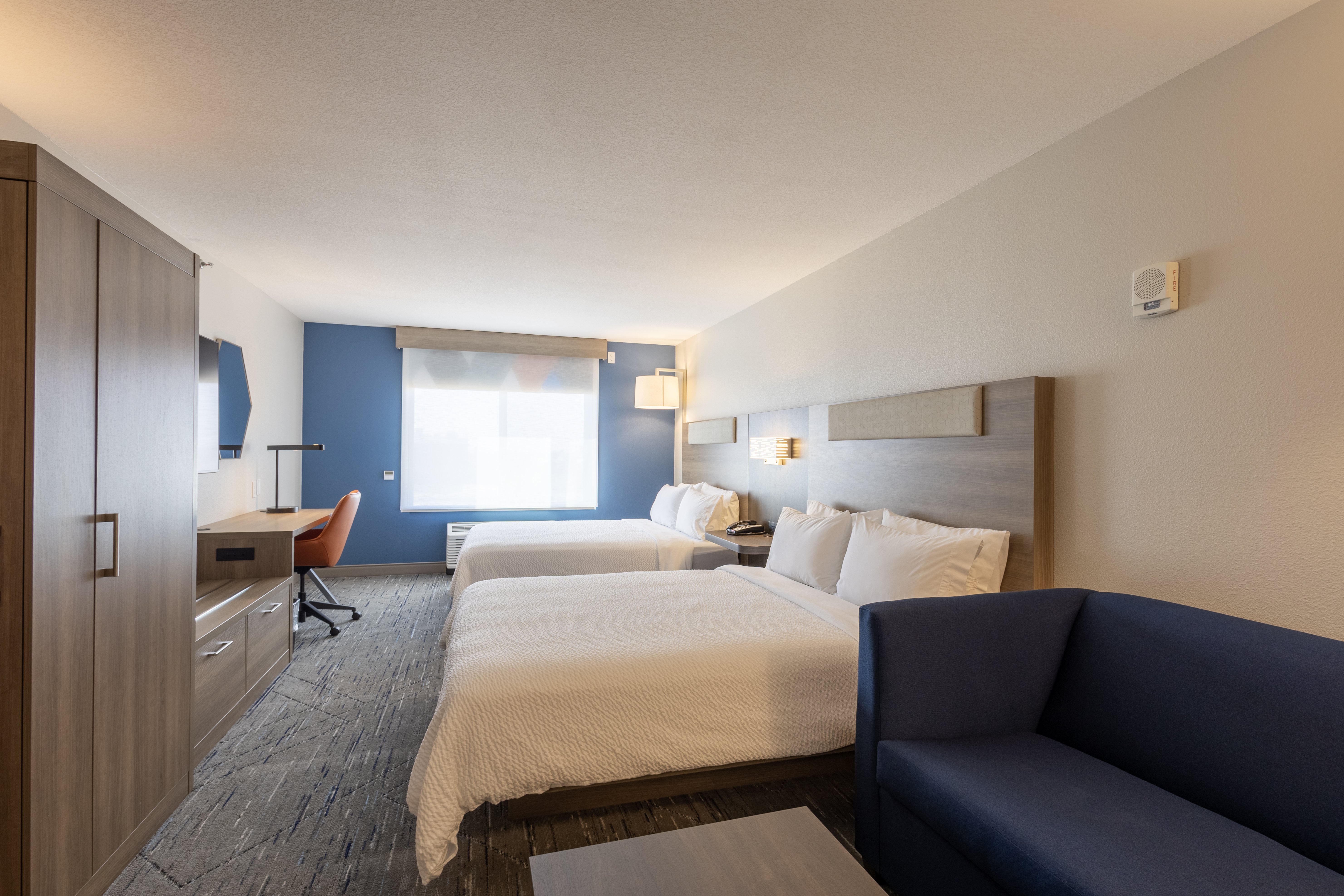 Holiday Inn Express Suites Sioux Center 20/68