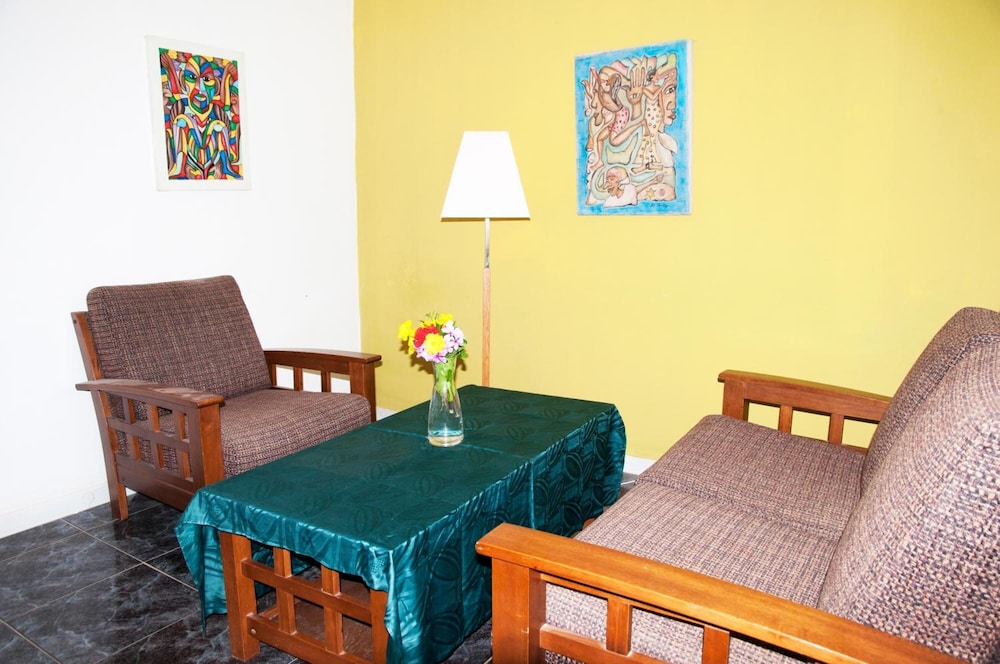 Bungalow Beach Hotel 36/58