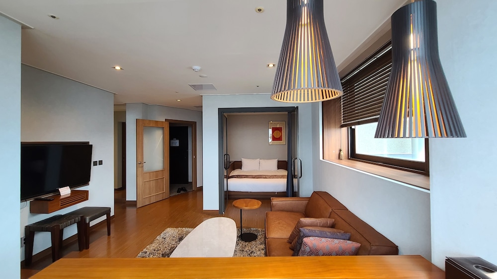 Hyunjin Tourist Hotel 54/72