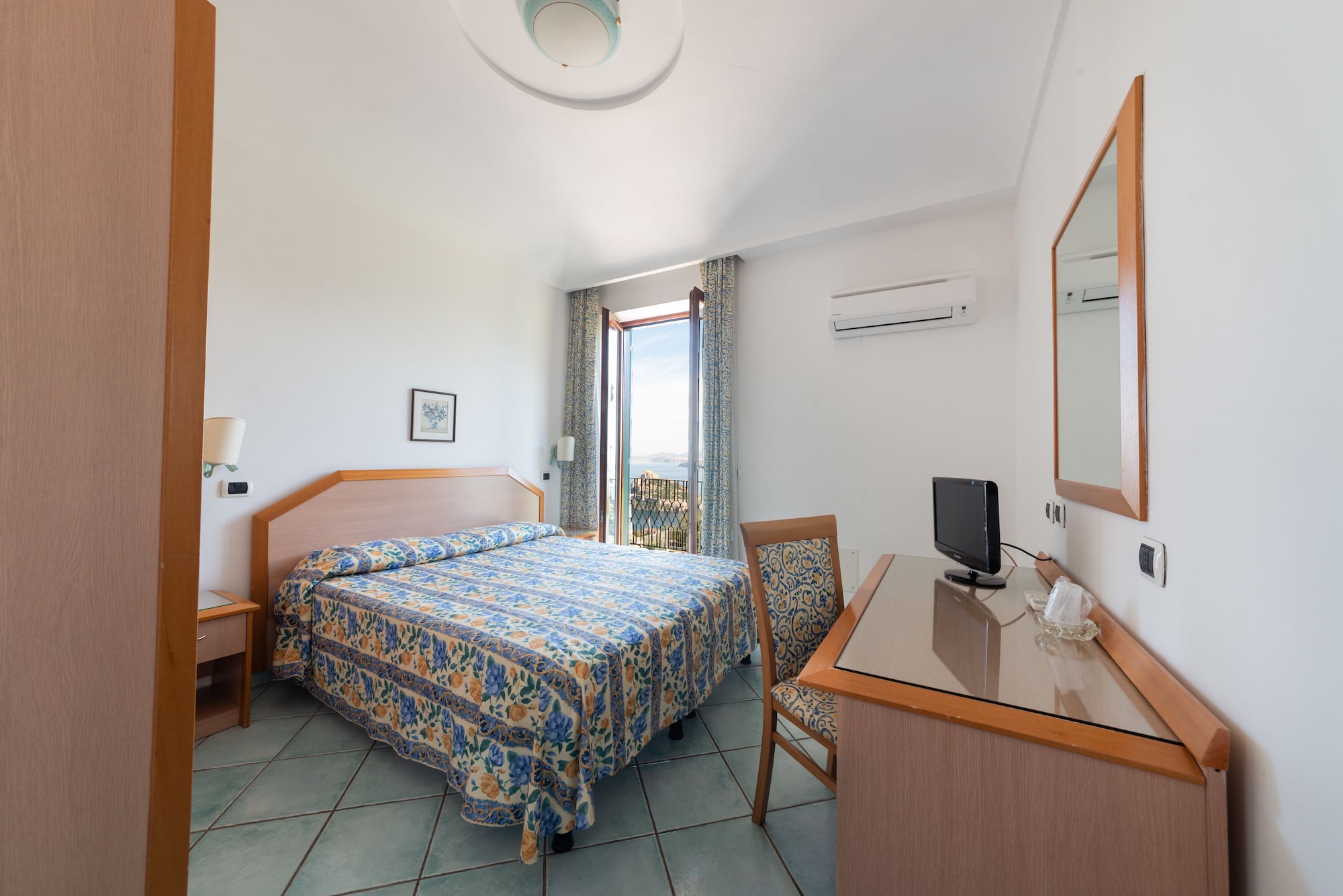 SUPERIOR, DOUBLE BED, SEA VIEW