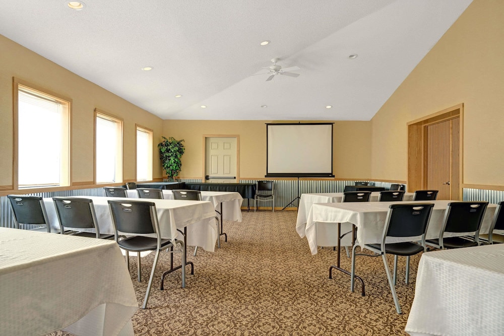 Super 8 By Wyndham Monticello 19/22