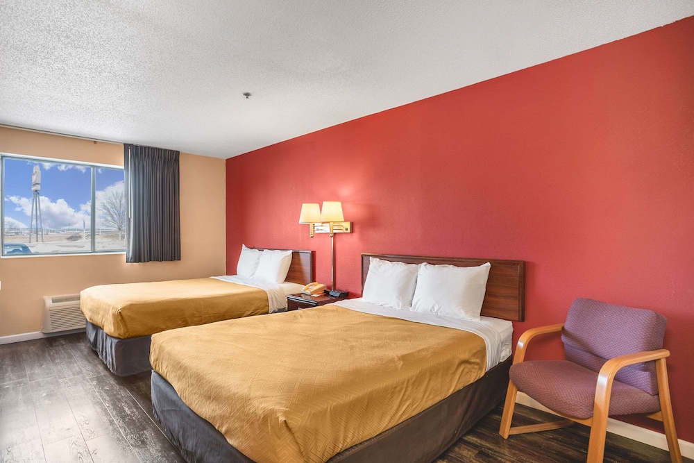 Econo Lodge Princeton 17/43