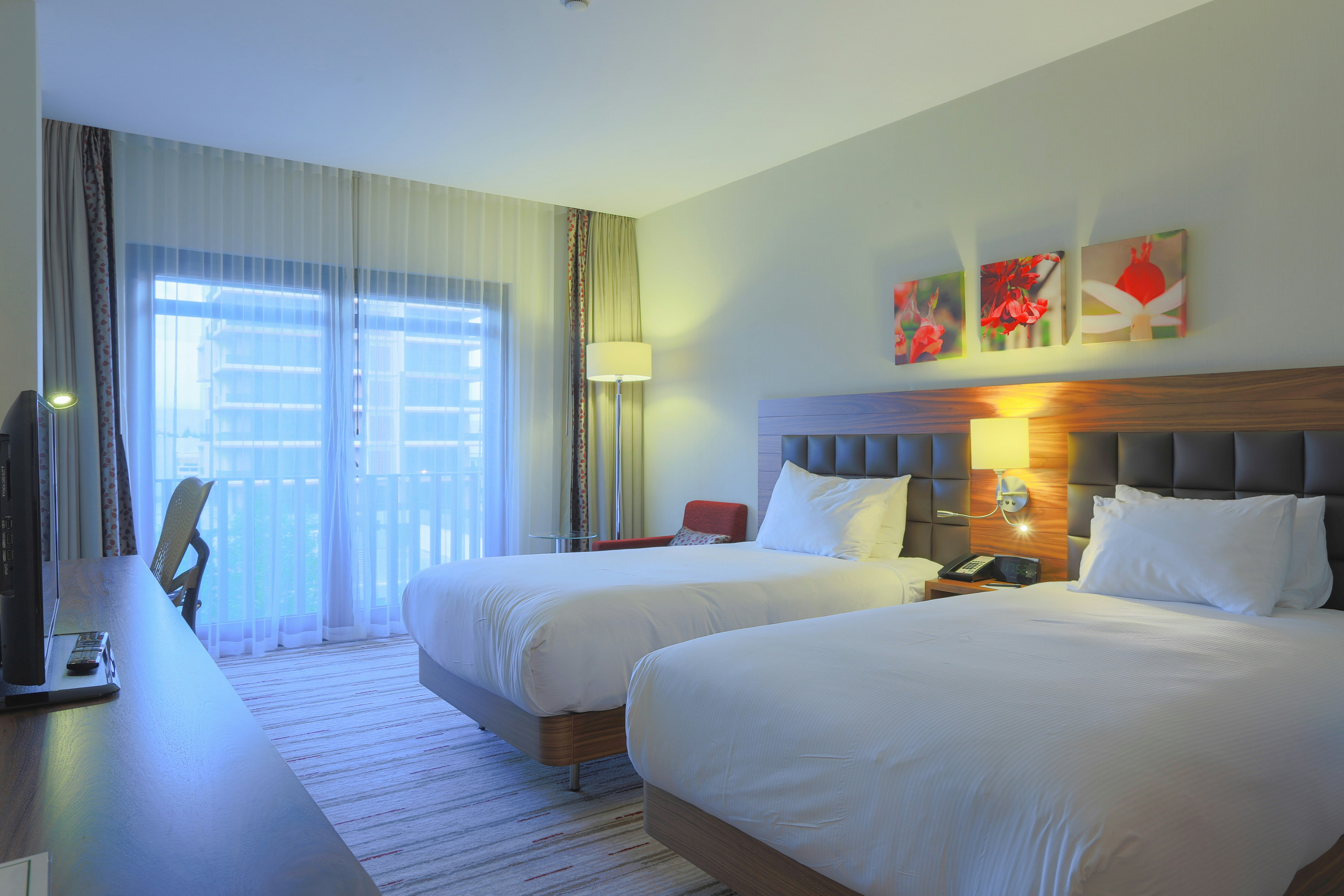 ROOM, TWIN BEDS