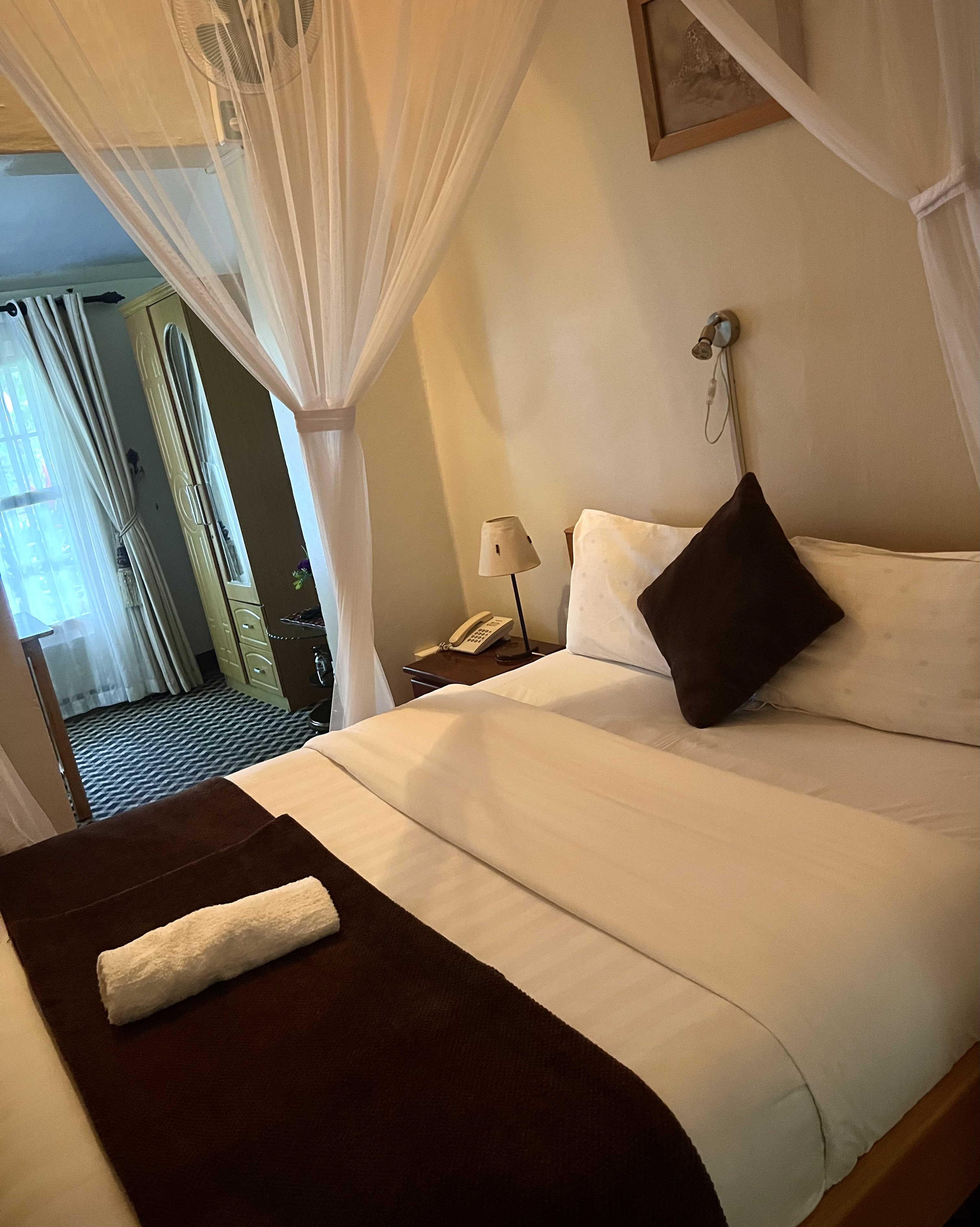 Sunset hotel Entebbe 16/35