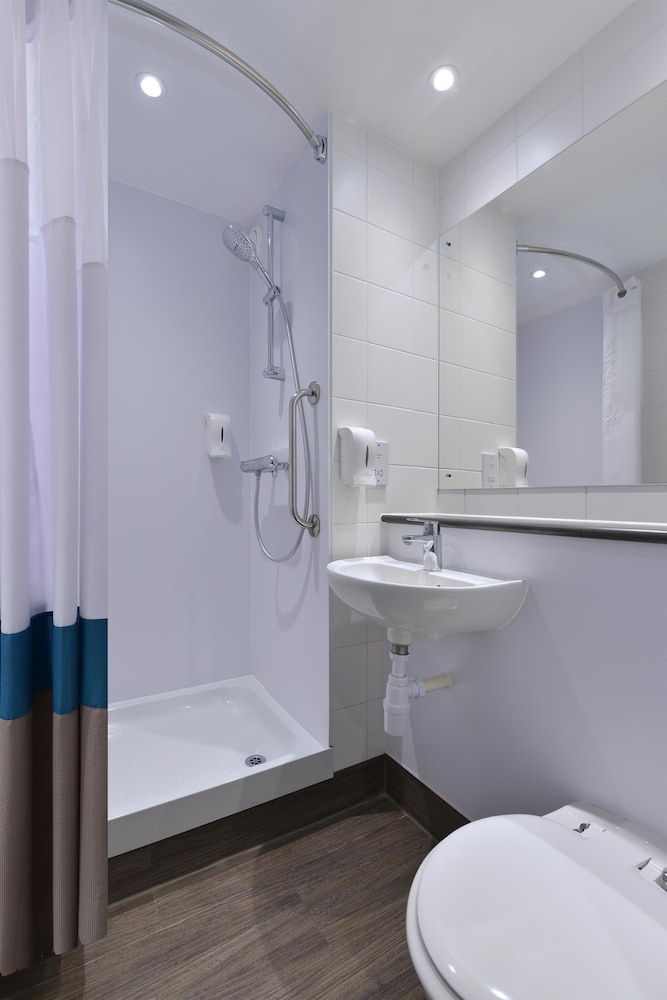Travelodge Plus - Galway City 39/41