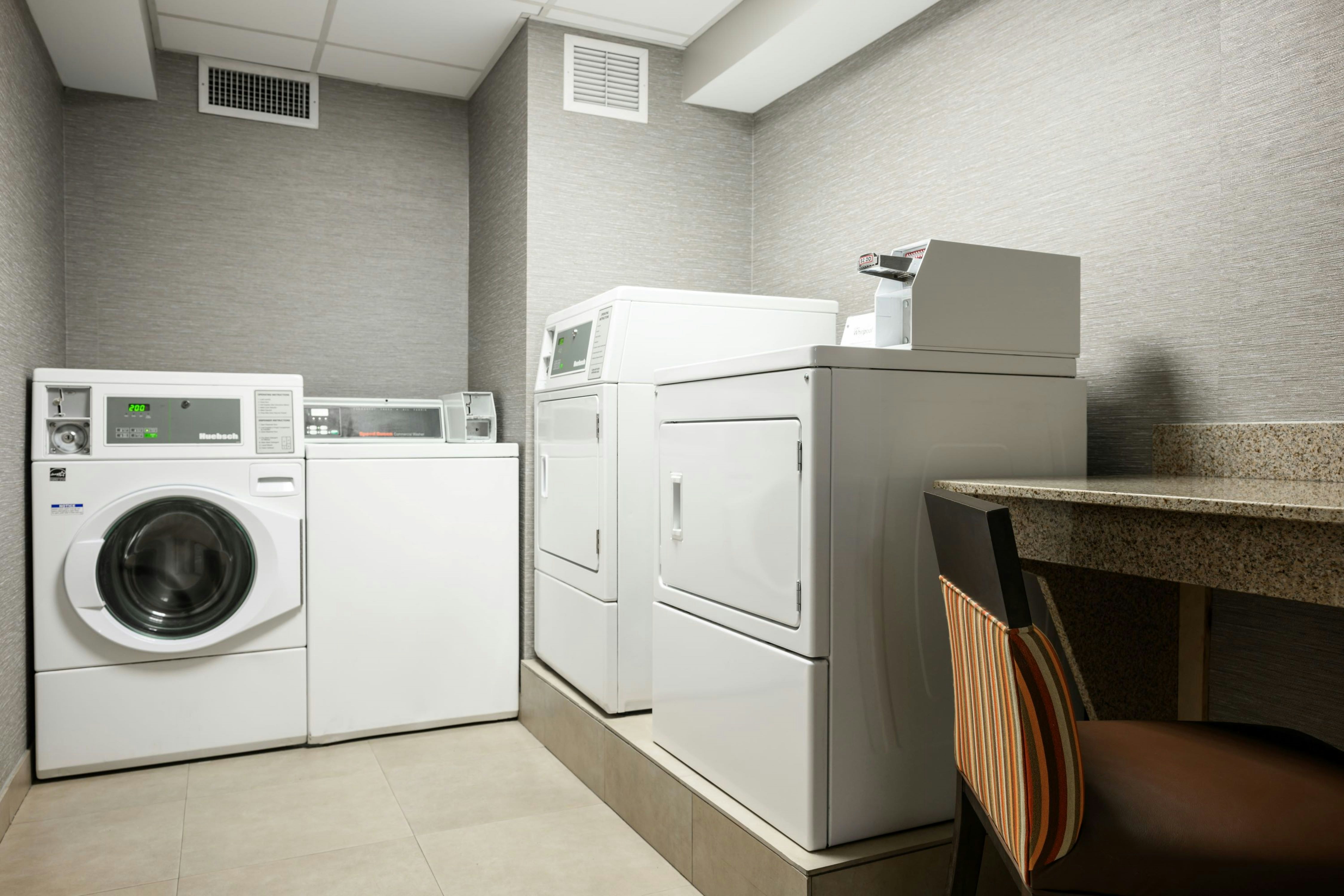 Hampton Inn Evansville Airport 18/70