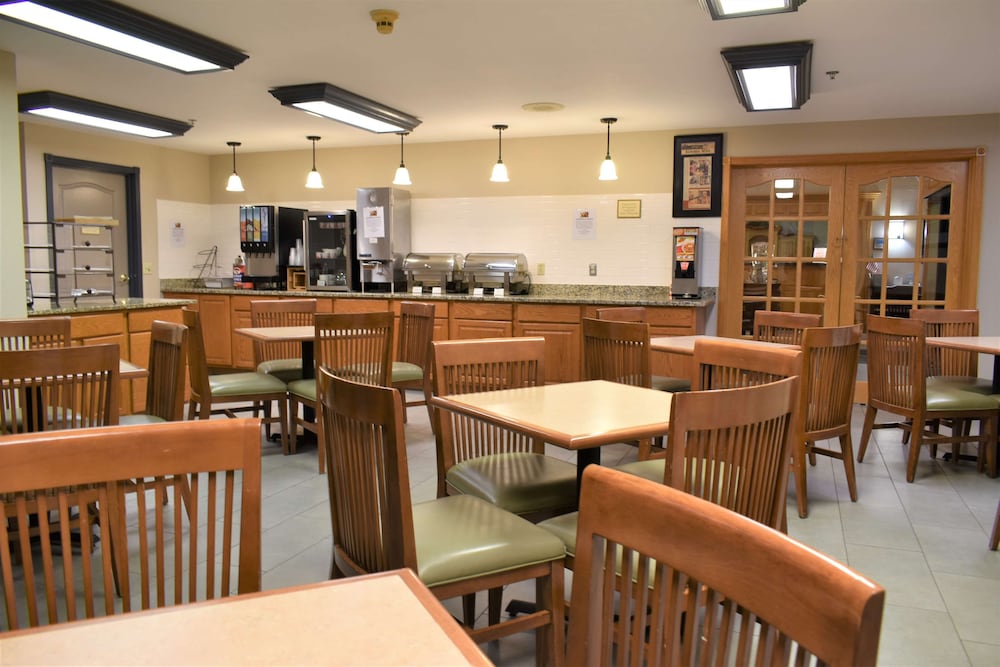 Country Inn & Suites by Radisson Kenosha - Pleasant Prairie 33/39