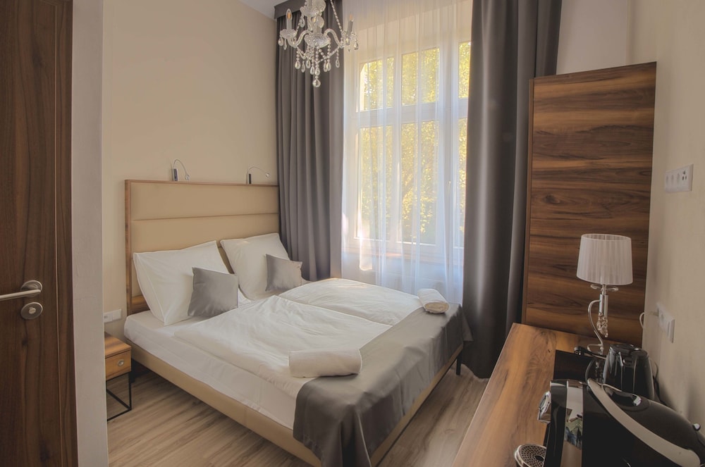 PERGAMIN ROYAL APARTMENTS 12/41