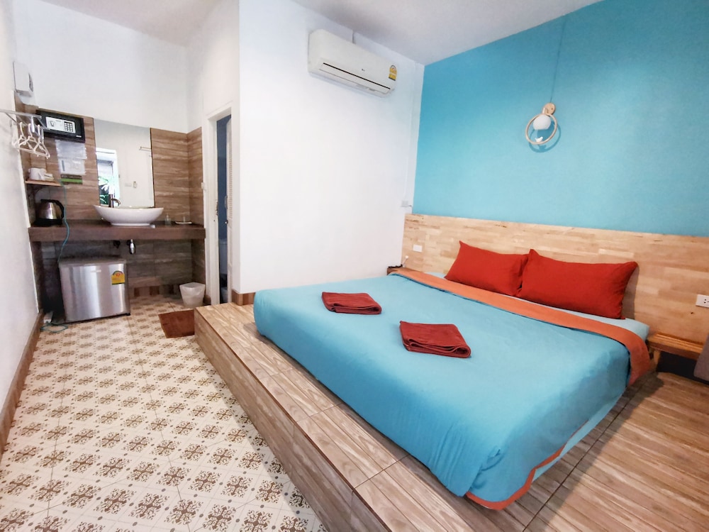 Glur Hostel 19/65