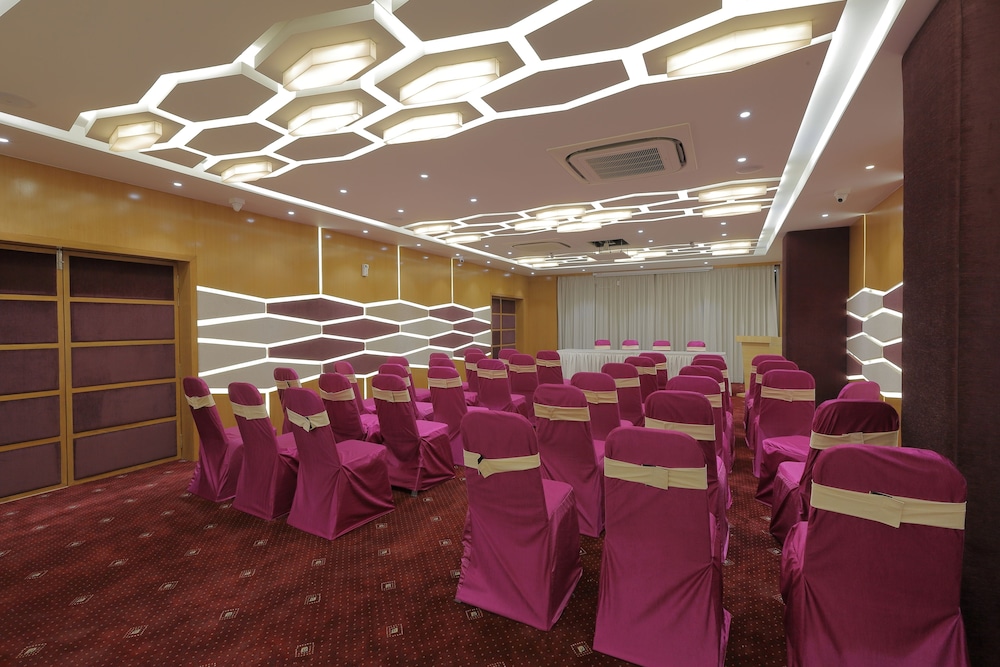 HOTEL SILVER HEIGHTS 18/20