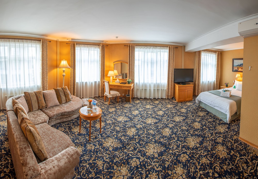 The Continental Hotel 31/50