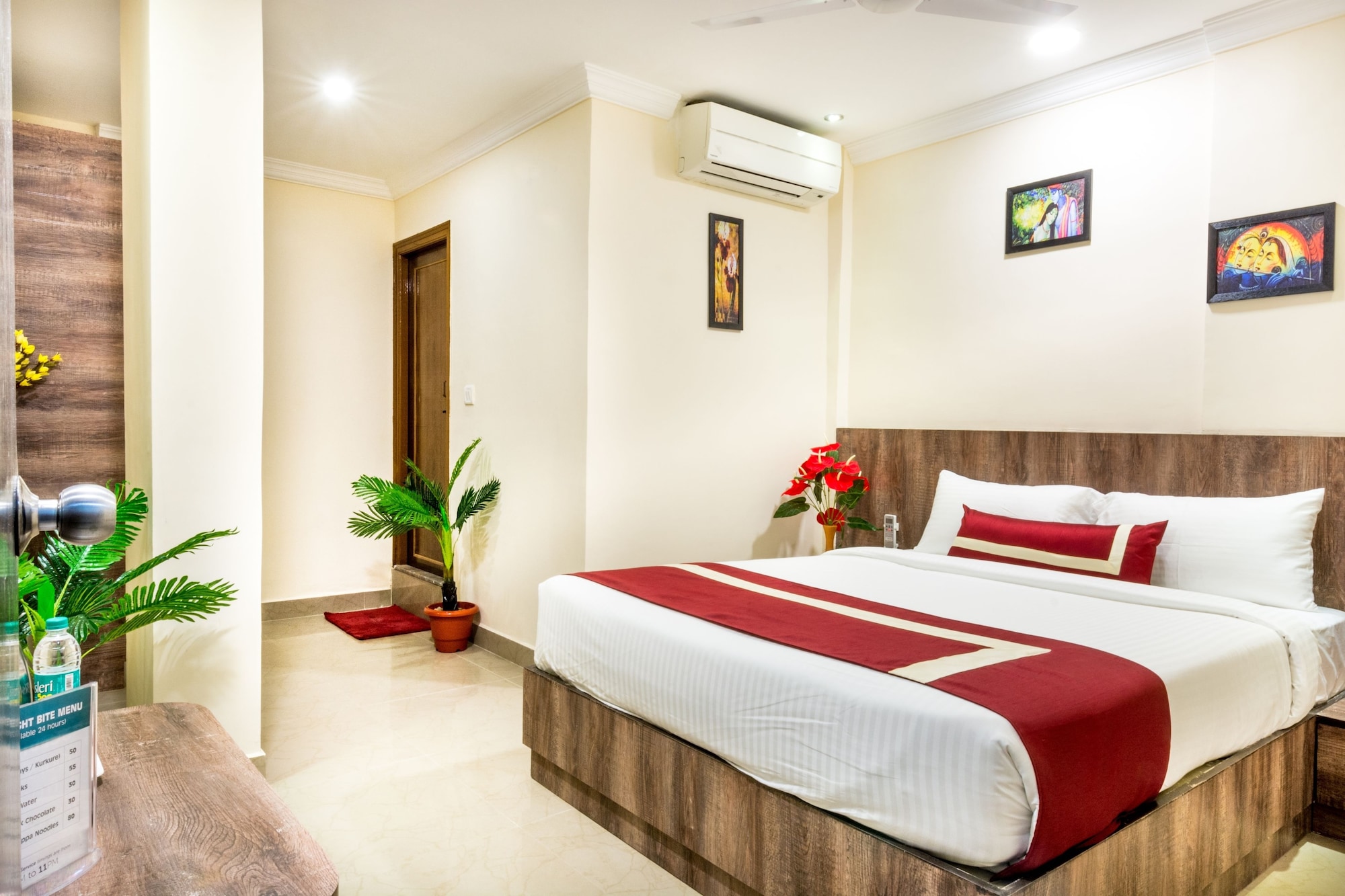 Super, Deluxe, Queen Bed، Octave Hotel and Spa Jp Nagar 2/6