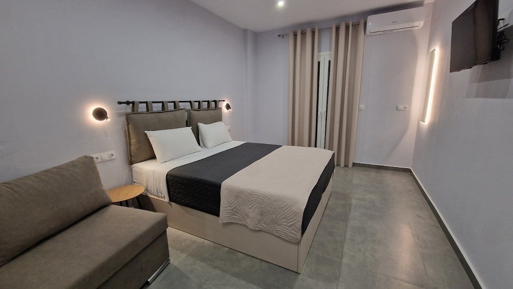 غرفة بسريرين منفصلين مع أريكة، Wilde Rose Hotel 8/10