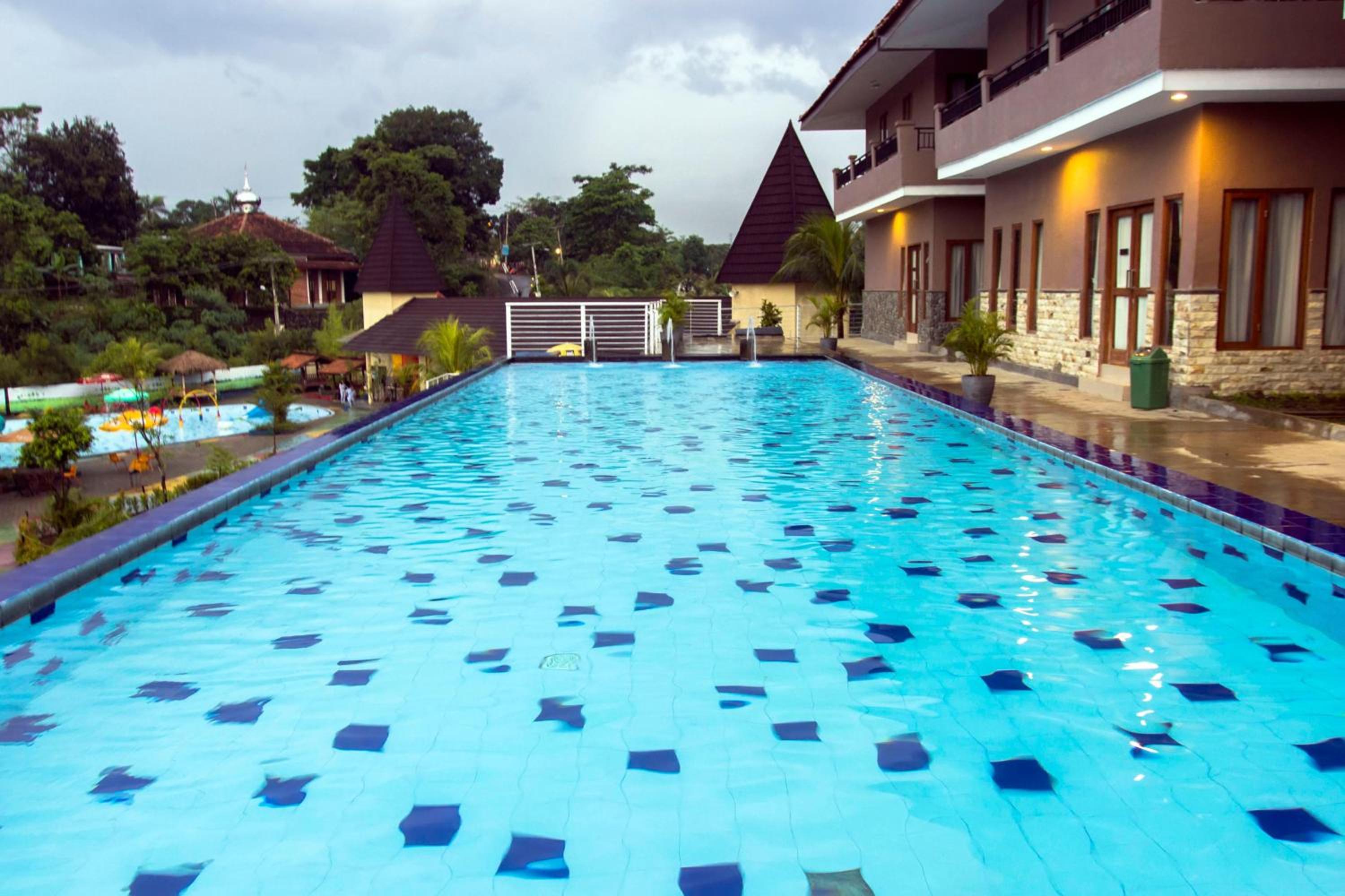 Bumi Gumati Convention Resort 5/28