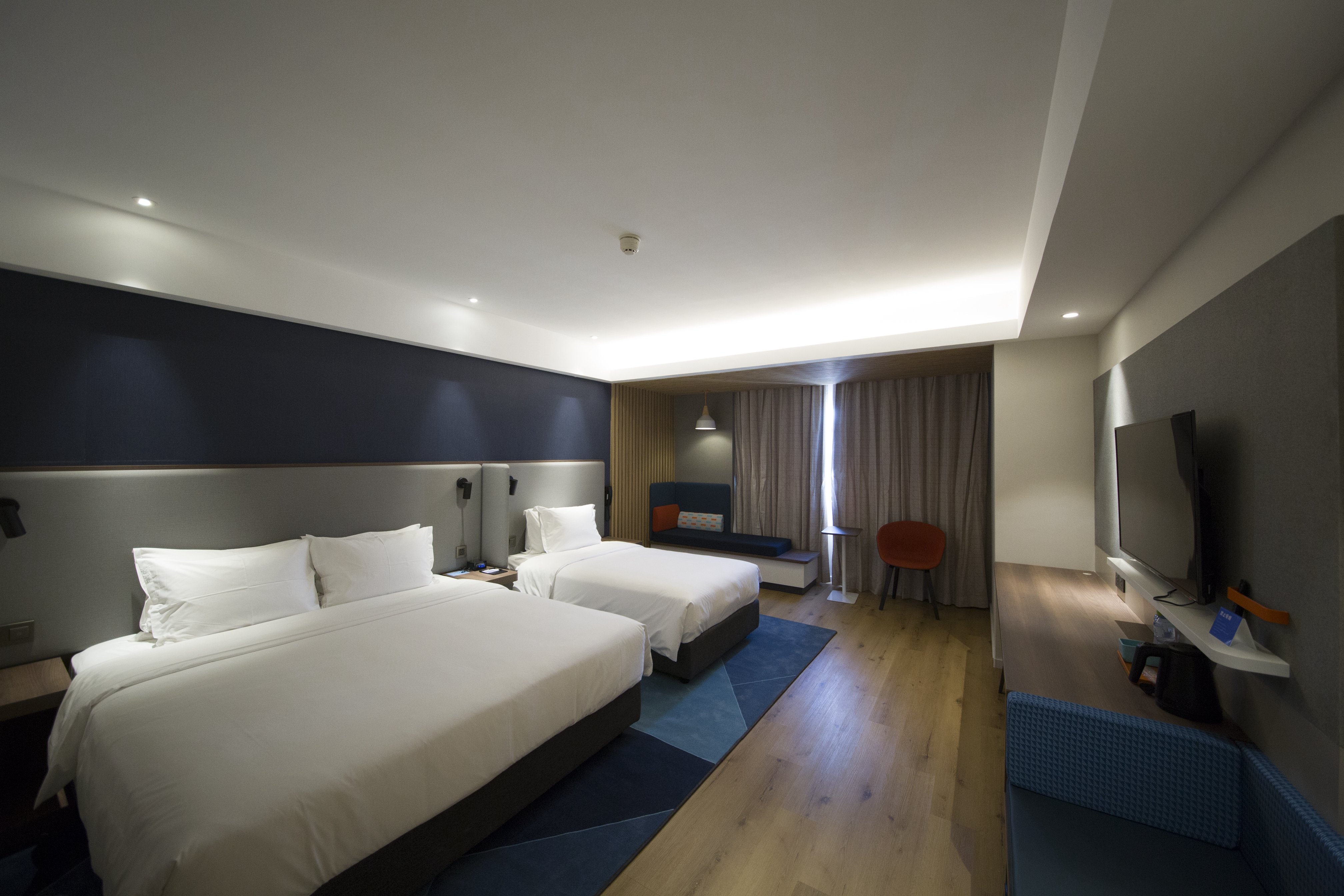 HOLIDAY INN EXPRESS SANYA BAY 27/50