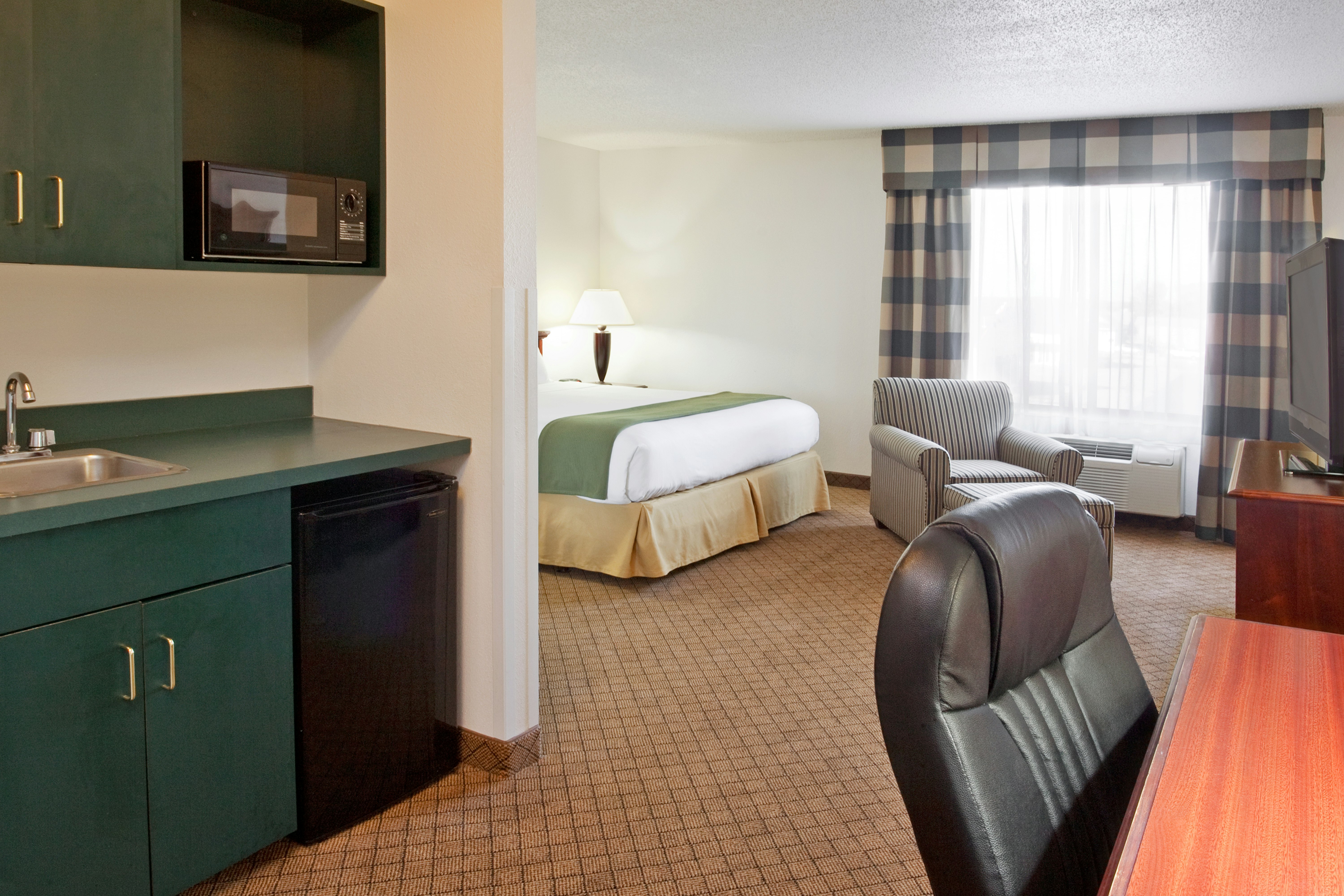 Holiday Inn Express Hotel And Suites Alliance 19/41