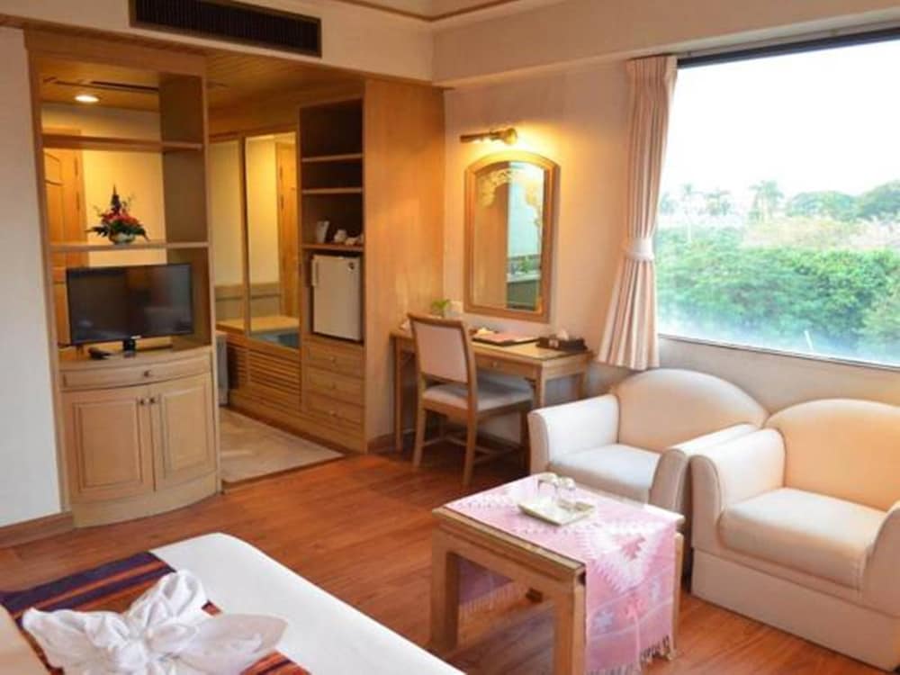 Bossotel Chiang Mai 38/50