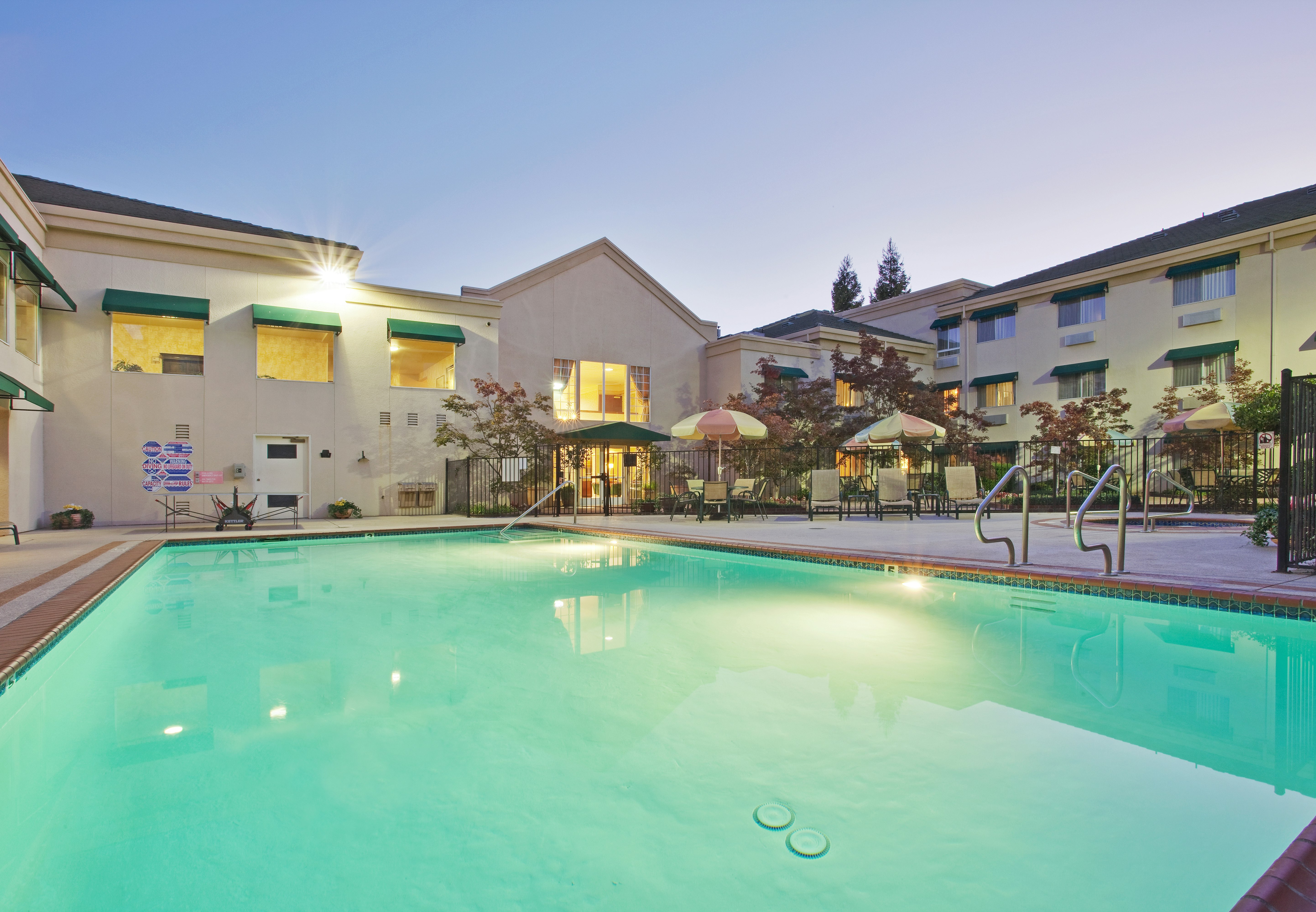 HOLIDAY INN AUBURN 56/57