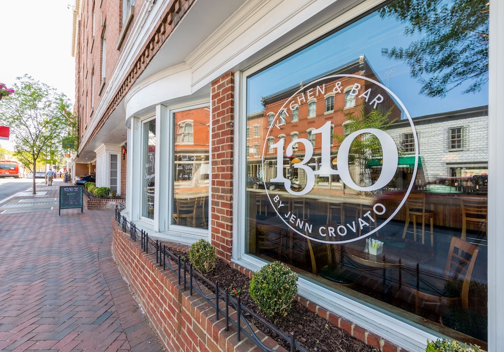 Georgetown Inn 5/82