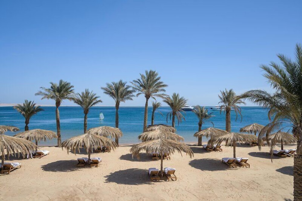 Serry Beach Resort 66/68