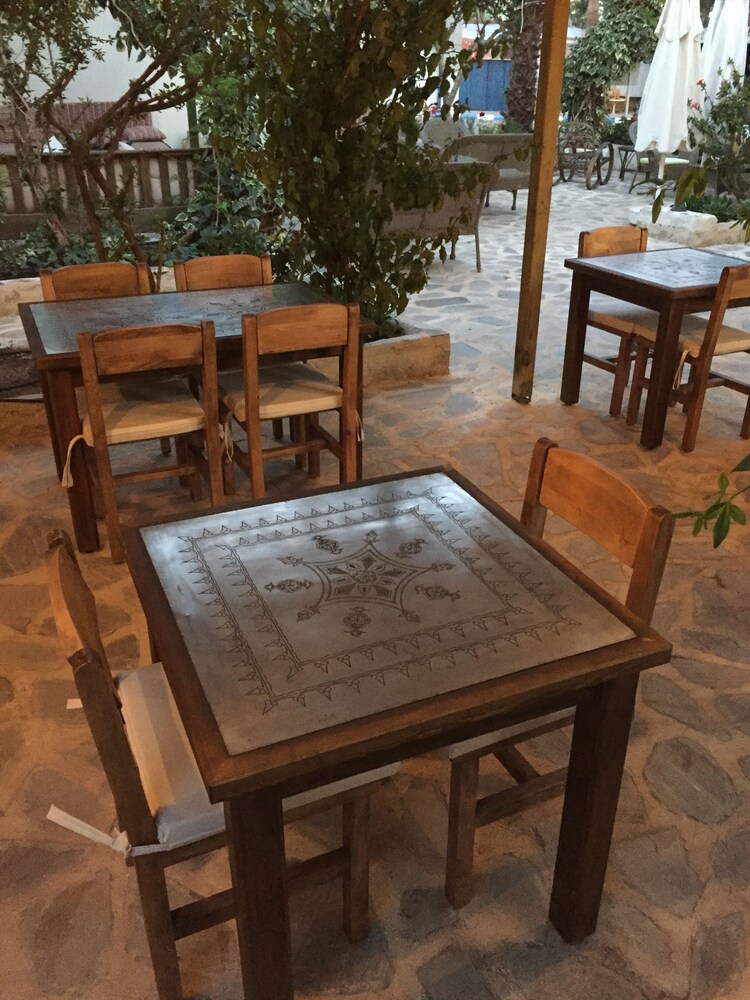 Dardanos Hotel 22/37