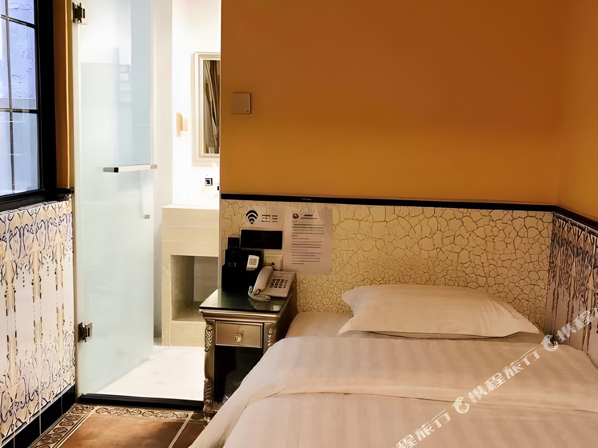 Billion Family Inn 25/25