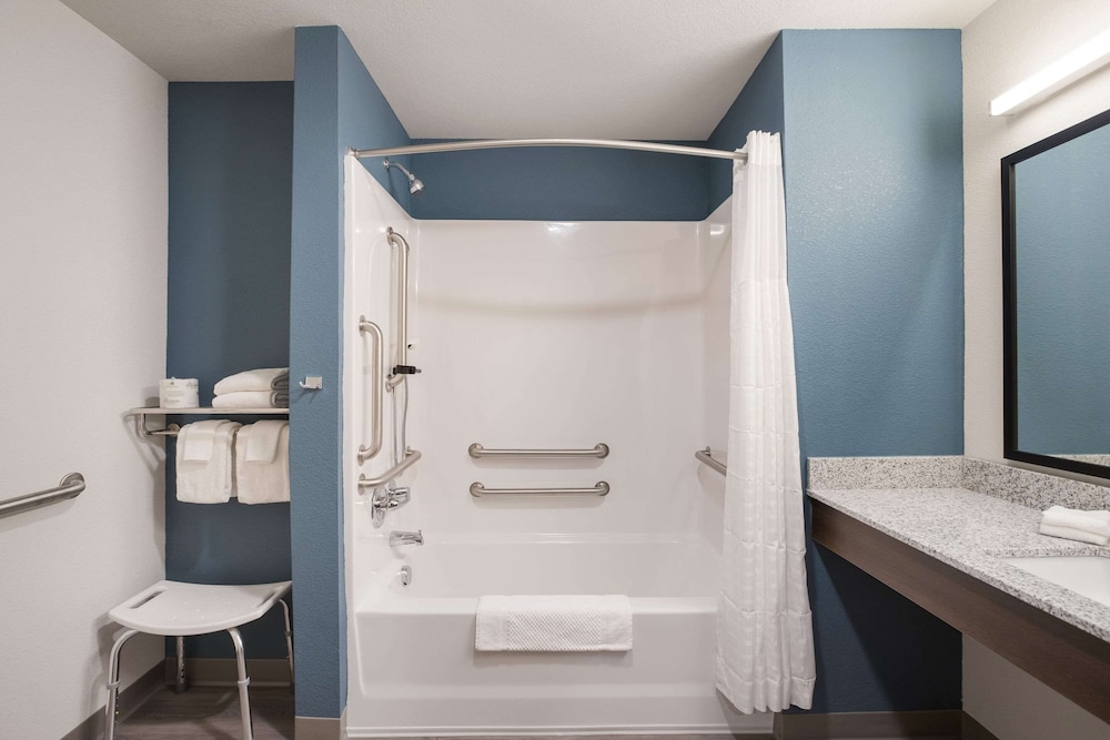 WoodSpring Suites Detroit Madison Heights 20/22