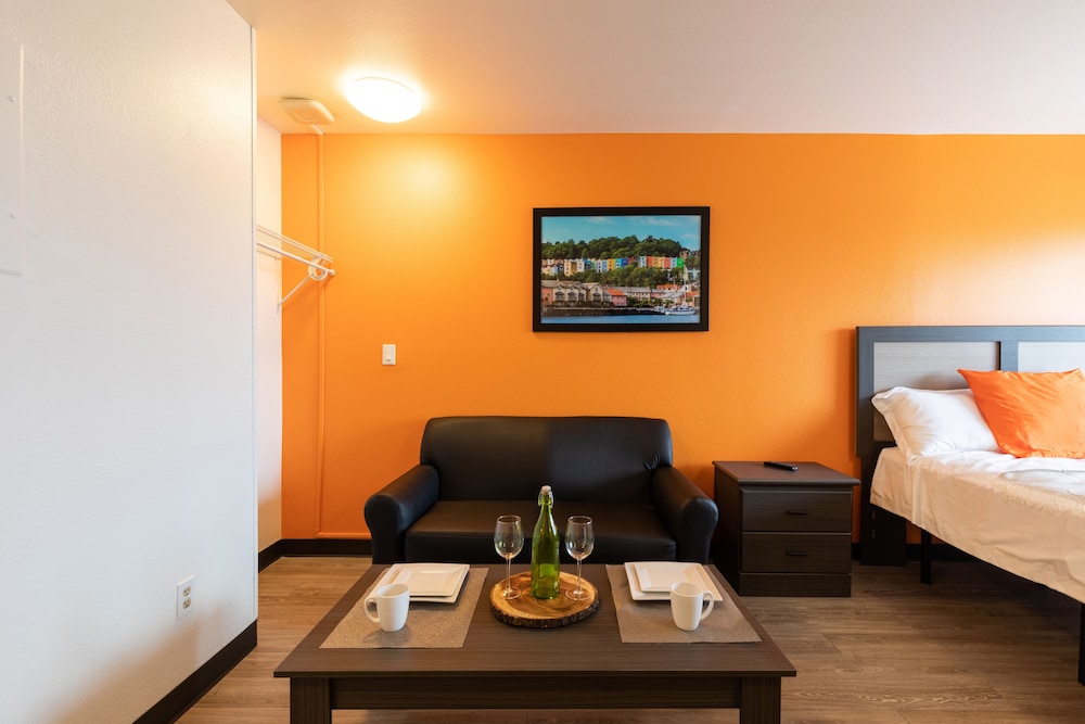 Crossland Economy Studios - Tucson - Butterfield Drive 17/20