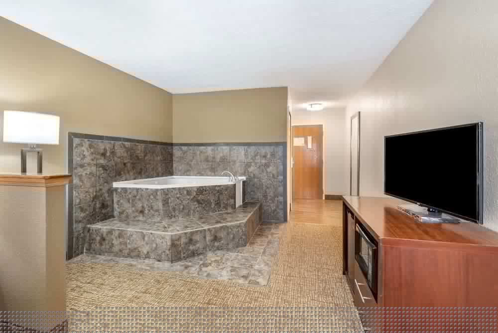 Comfort Inn & Suites Cincinnati Eastgate 28/40