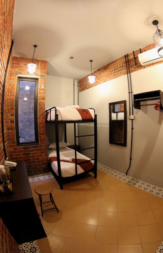 JQ Ban Loong Boutique Hotel 42/48