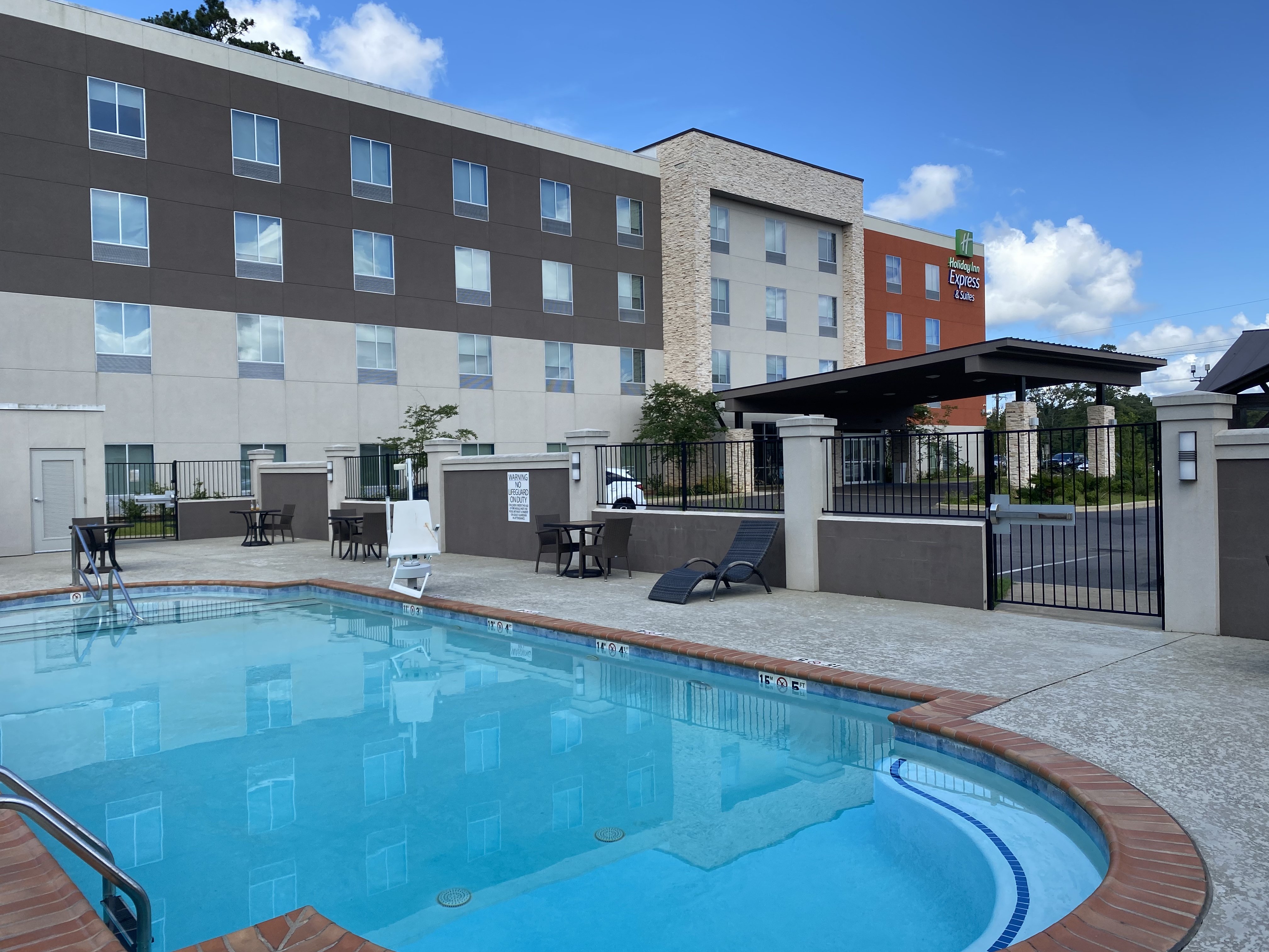 HOLIDAY INN EXPRESS PINEVILLE-ALEXANDRIA AREA 4/49
