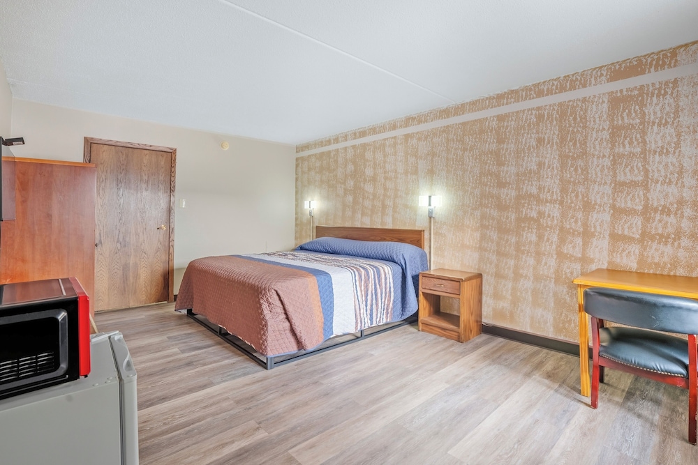 Room at Devils Lake Inn By OYO Near Devils Lake Regional Airport, DEVILS LAKE - ND