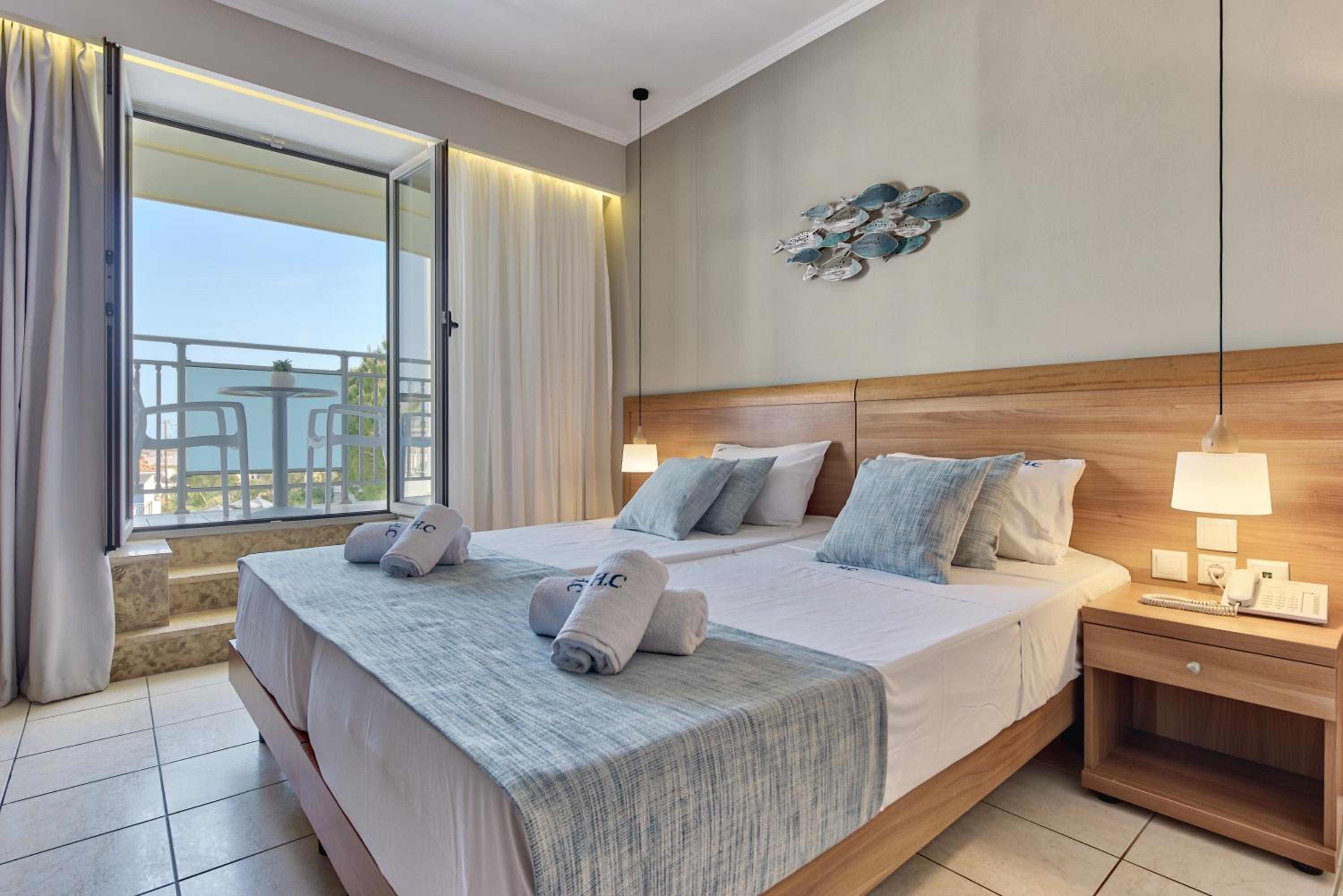 SUPERIOR, DOUBLE BED, POOL AND SEA VIEW