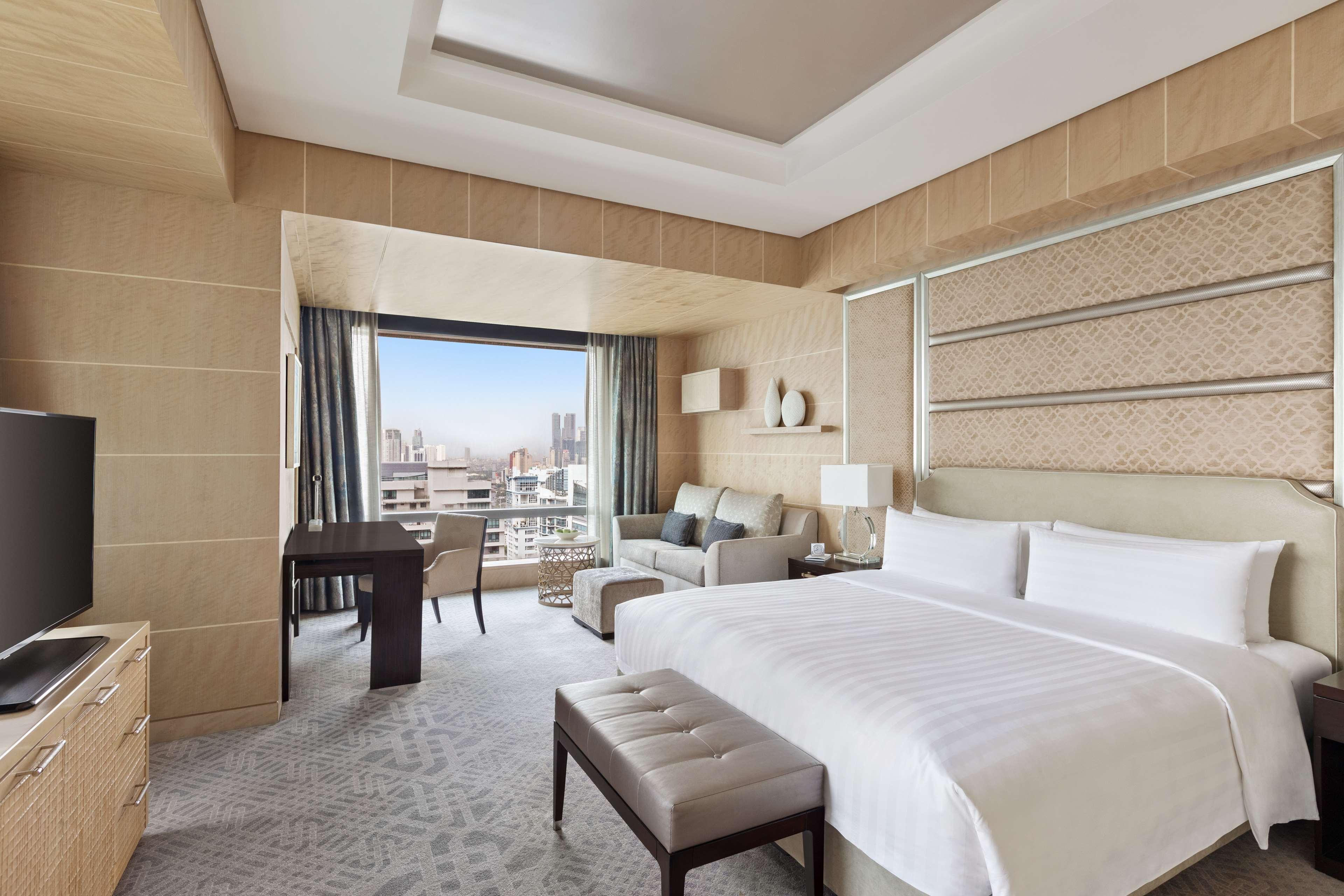 Executive, Suite