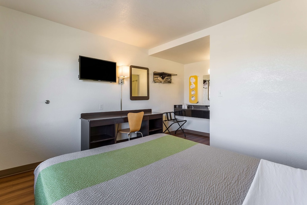Motel6 El Paso, TX - East 15/32