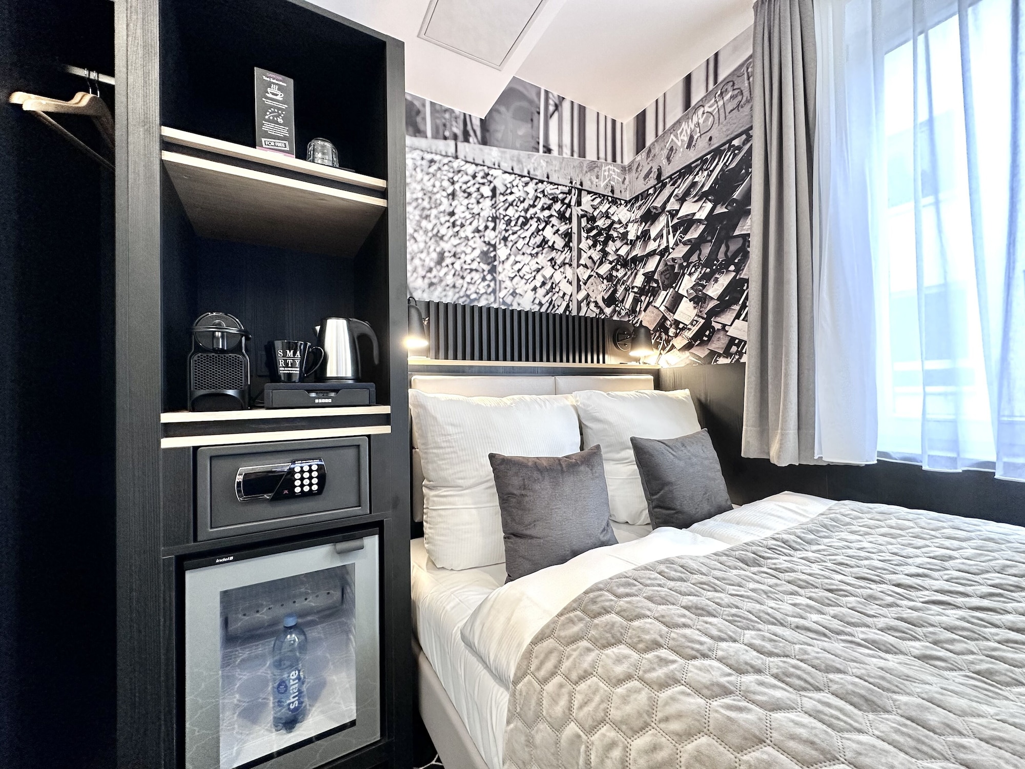 CLASSIC, DOUBLE BED, CITY VIEW