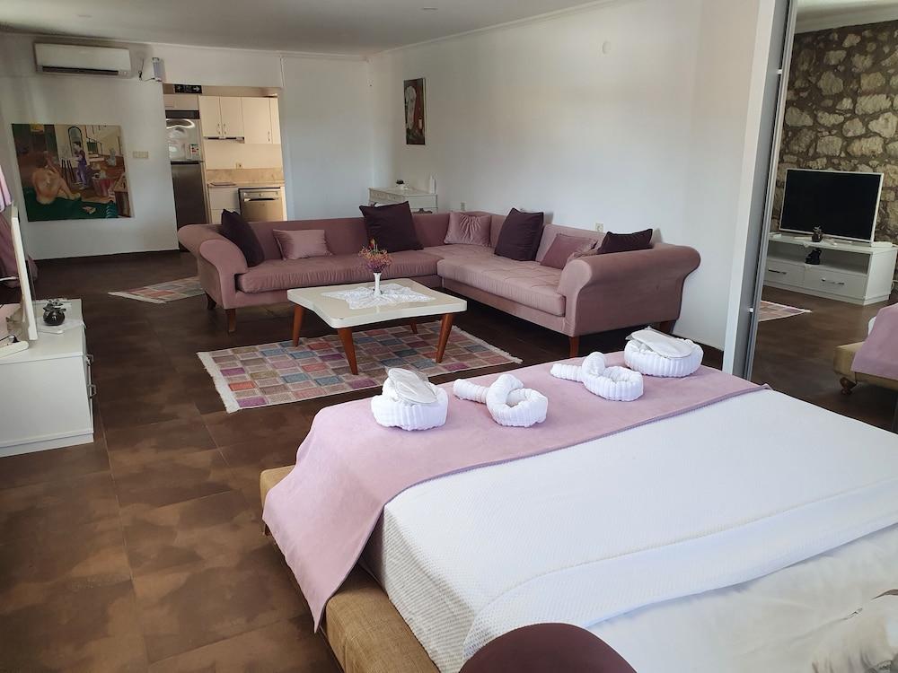 Leyla Suite 23/30