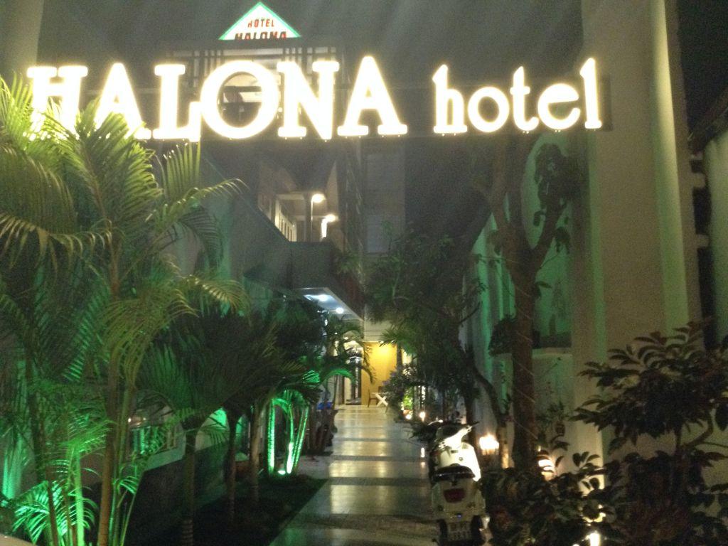 Halona Hotel 34/35