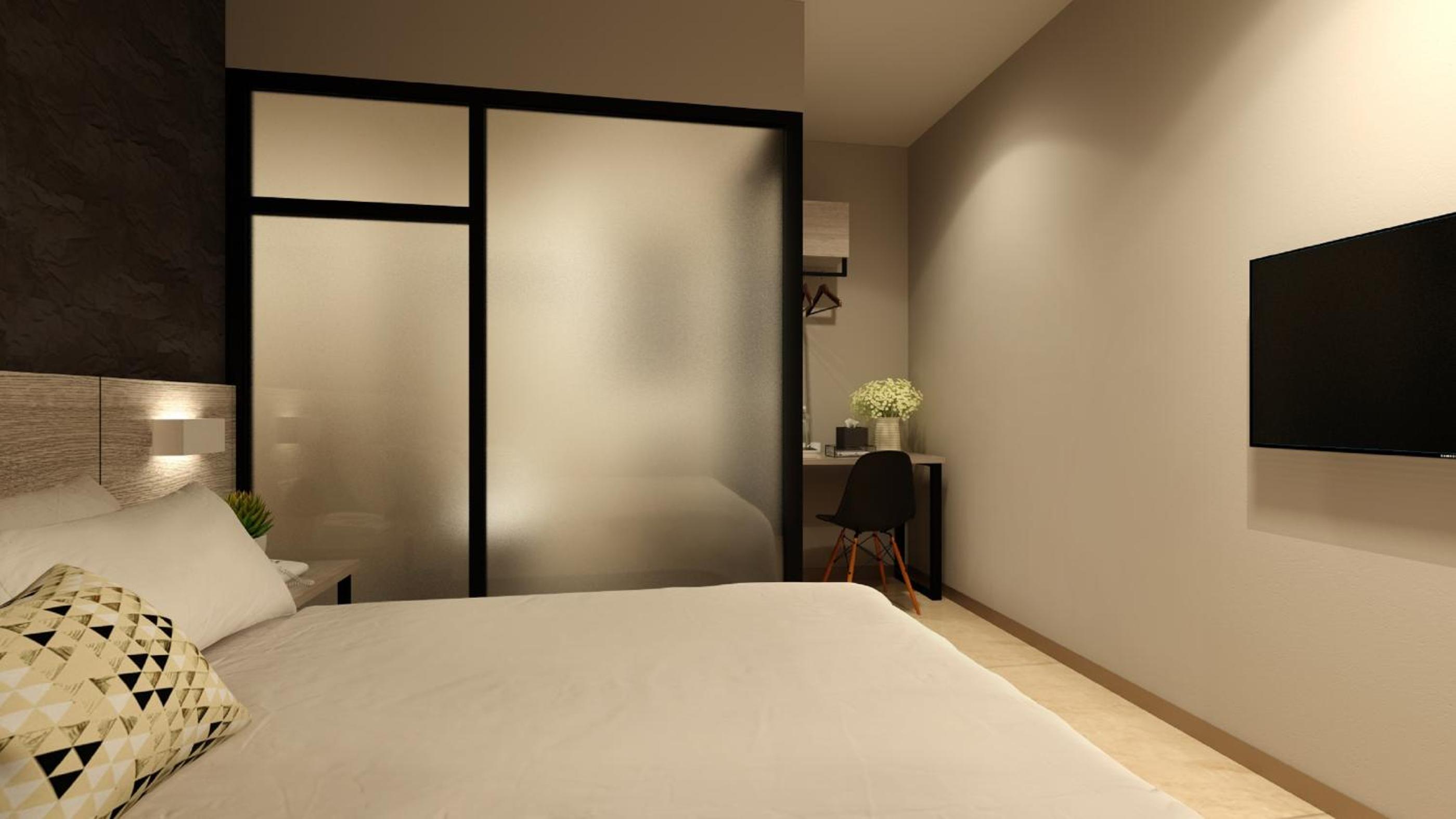 Room, King Bed, Queen Bed, No Window، The Square Hotel 8/10