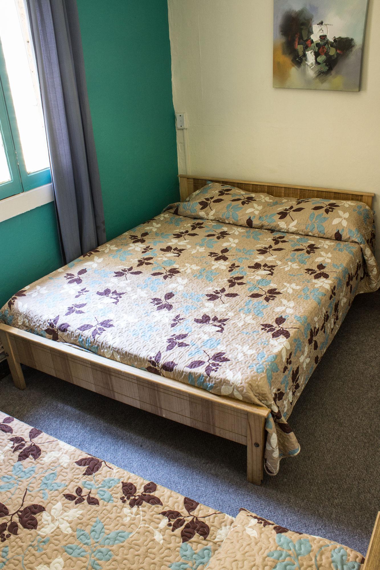 غرفة ثلاثية بحمام خاص، Forestal Hostal 3/10
