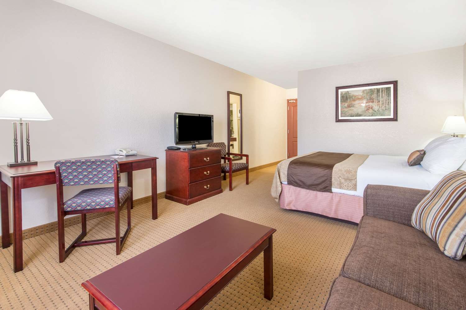 Ramada By Wyndham Lloydminster 18/27