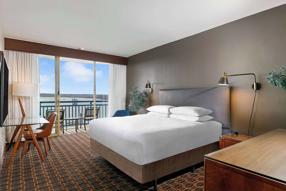 POINT LOMA, SUITE, KING BED, BAY VIEW