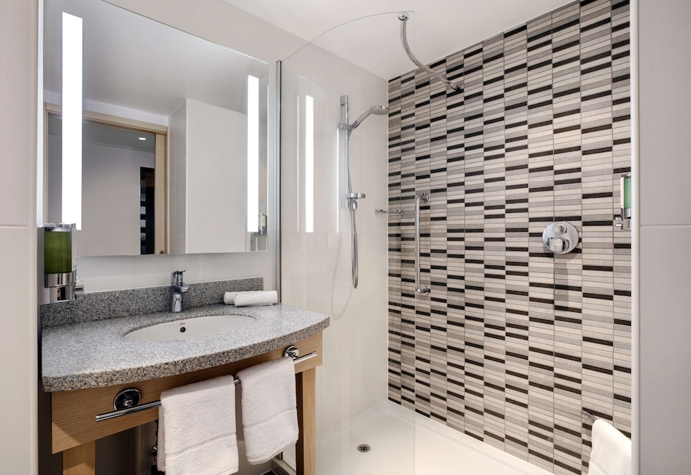 Hampton By Hilton Bristol Airport 22/46