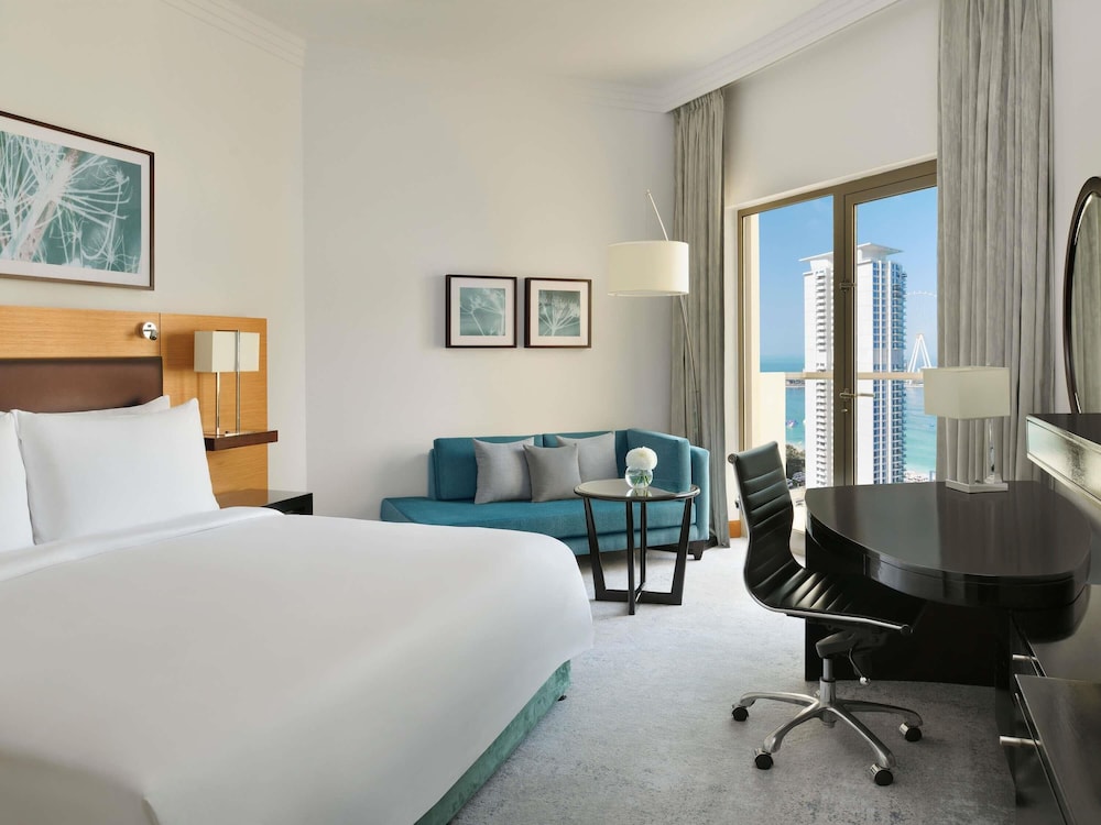 DELUXE, KING BED, PARTIAL SEA VIEW, BALCONY
