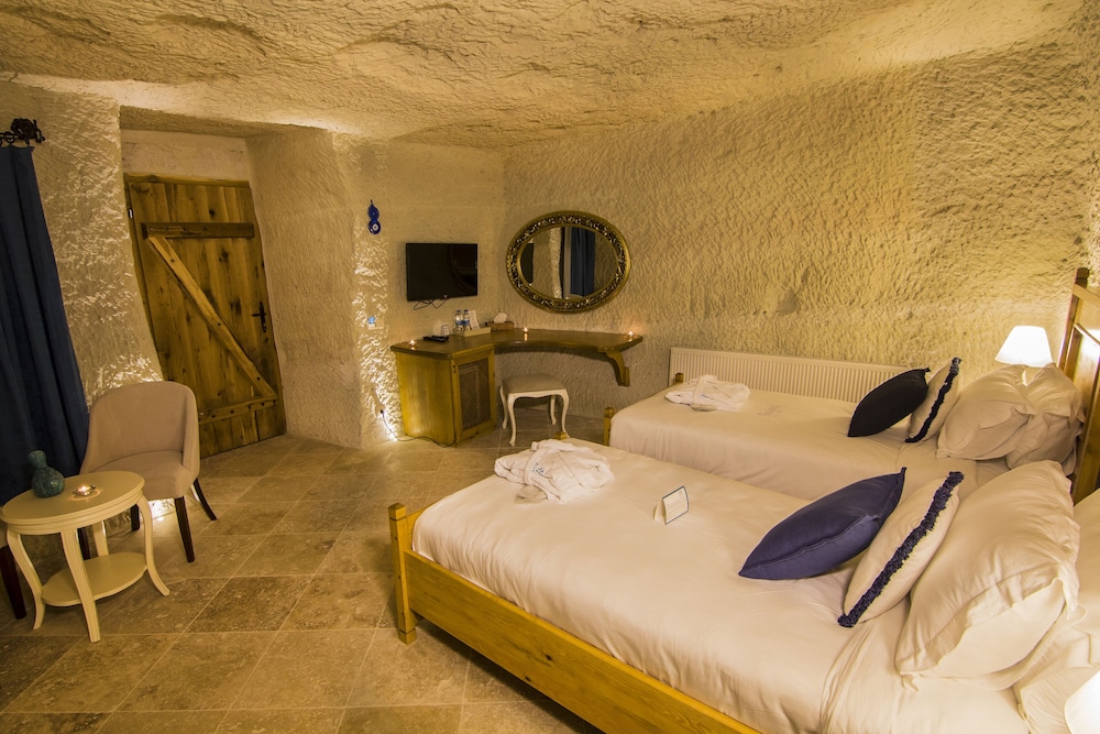 Azure Cave Suites 6/50