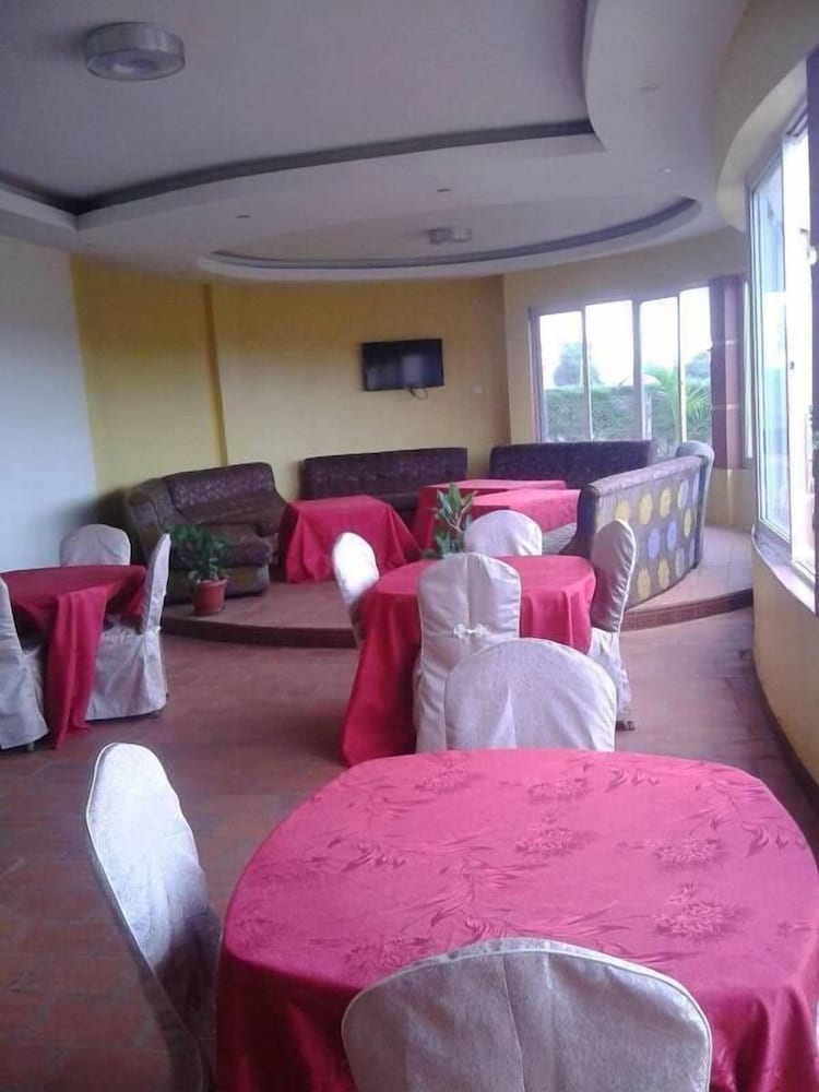 Makutano Hotel 8/18