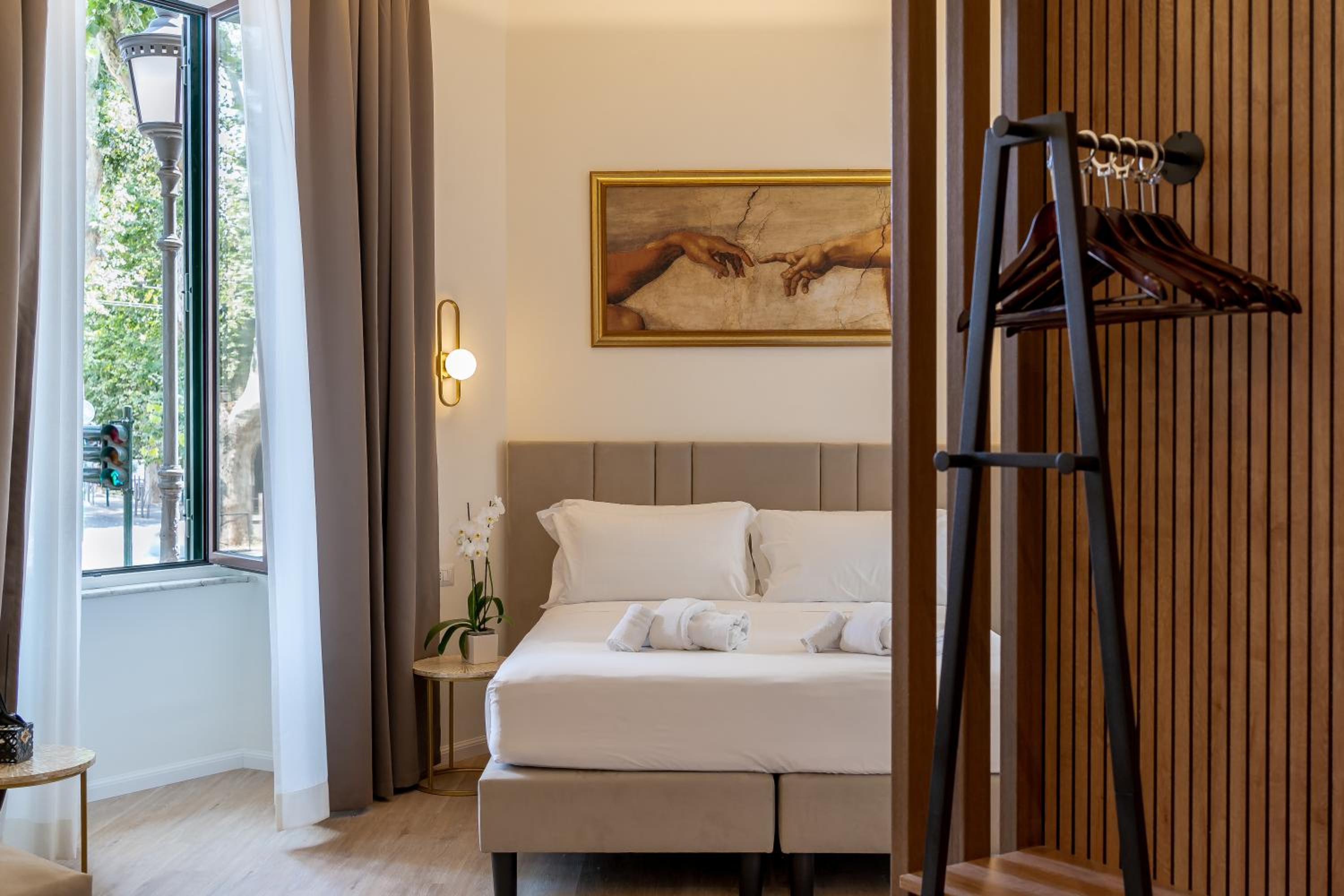 Romart Luxury Rooms 4/8