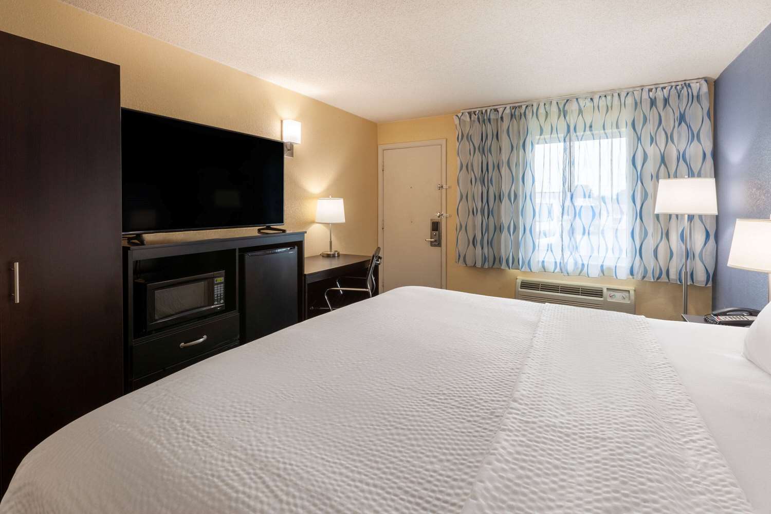 Days Inn by Wyndham Charles Town/Harpers Ferry 7/23